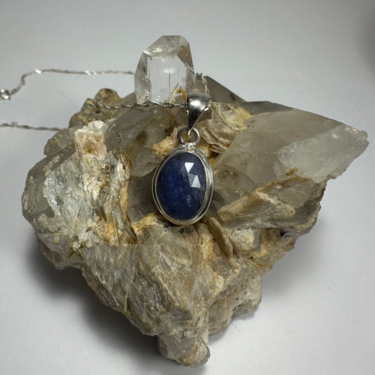 Oval Faceted Tanzanite Pendant